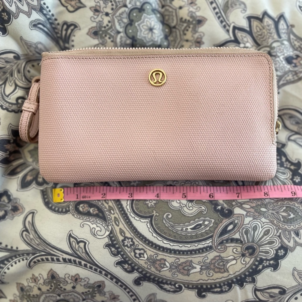 Lululemon wristlet wallet